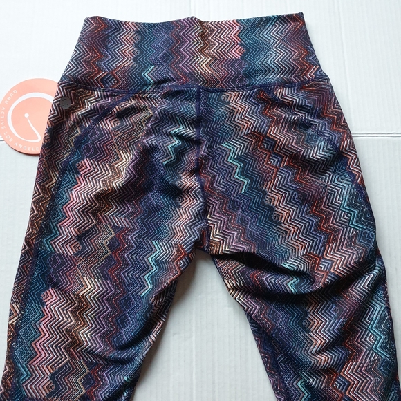 Guru Active Full Length Wide High-Rise Waist Leggings in Multi Color Chevron Sm - Picture 9 of 16